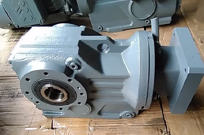 250W伺服電機(jī)減速機(jī)，帶動(dòng)2.5T噸伺服電機(jī)減速機(jī)
